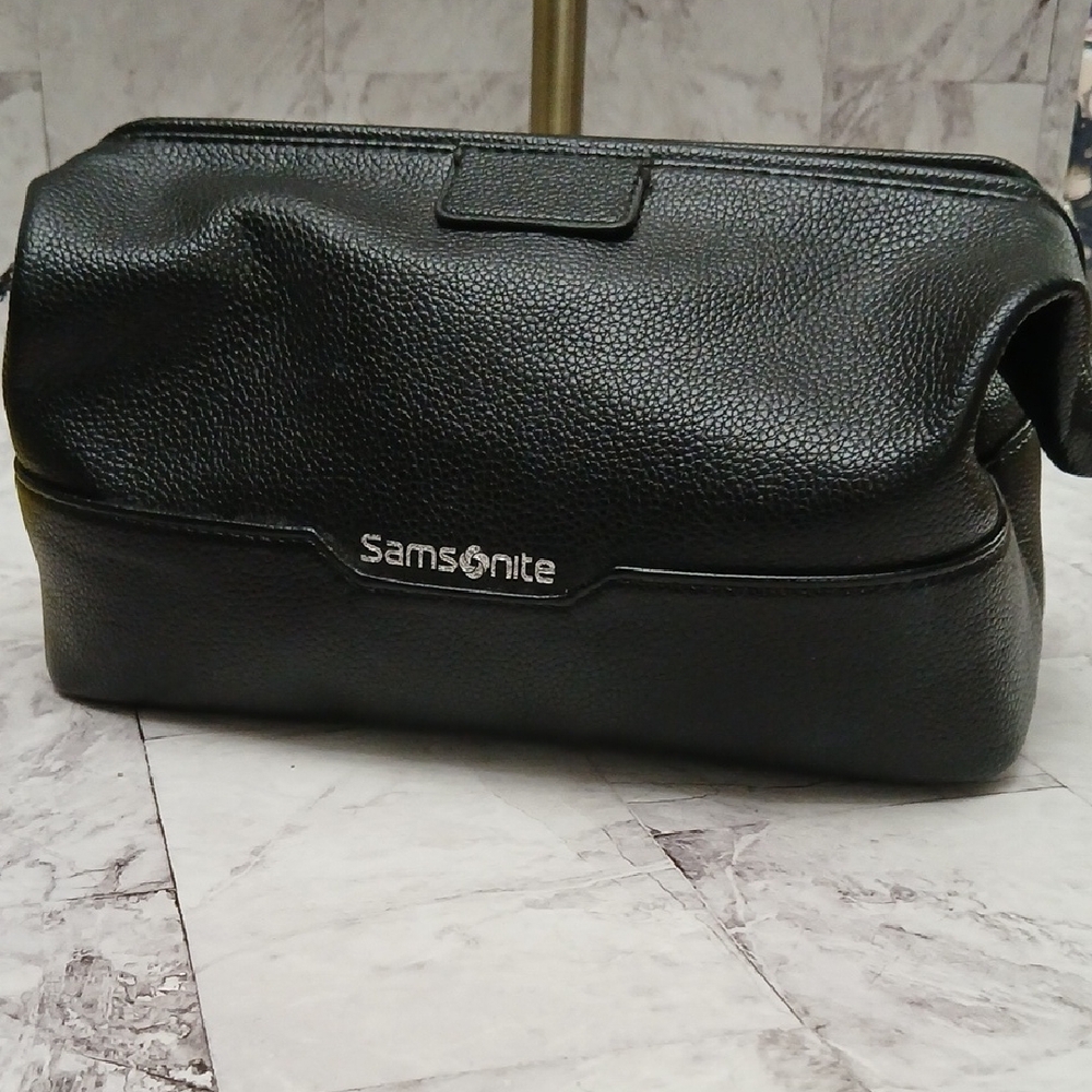 Samsonite Black Pebbled Leather Toiletry Kit
